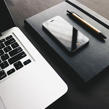 联赛战绩出炉，哪支球队稳坐榜首宝座？